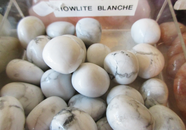 Howlite blanche